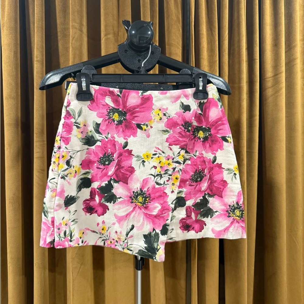 Abercrombie & Fitch Cream Skirt with Pink Floral Trim XS skort / skirt